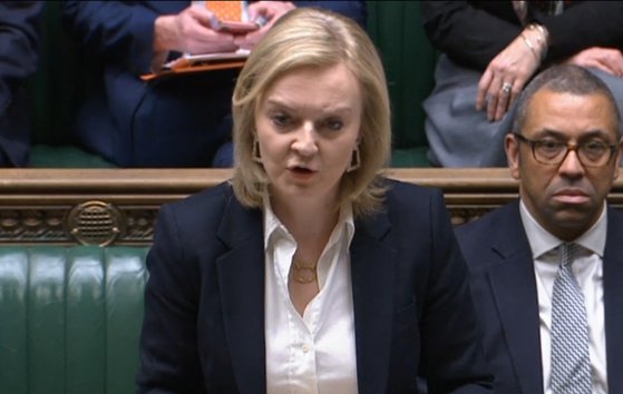 Photo of raport | Prim-ministra britanică, Liz Truss, ar putea fi destituită din funcţie până pe 24 octombrie